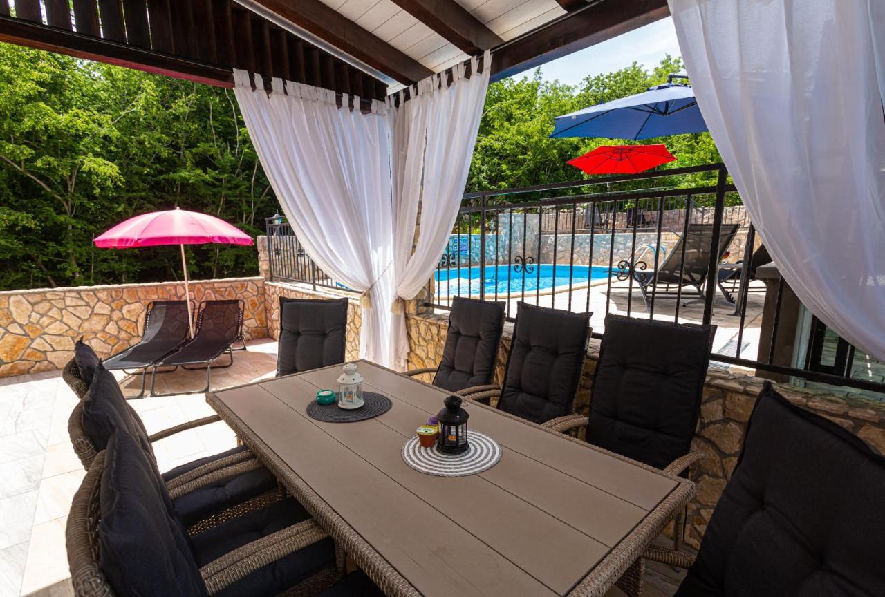 Apartment With A Private Swimming Pool, Garden & Bbq Gostinjac Экстерьер фото