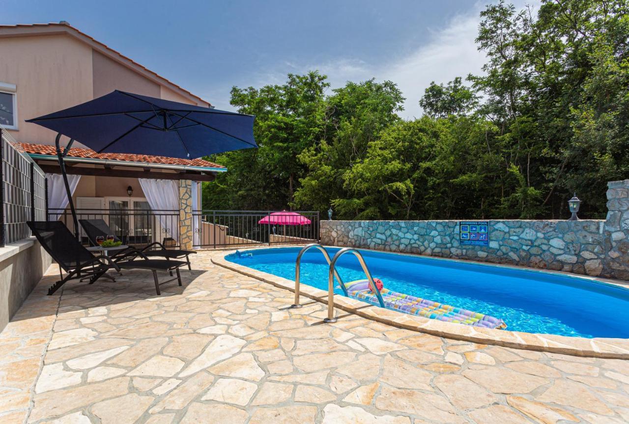 Apartment With A Private Swimming Pool, Garden & Bbq Gostinjac Экстерьер фото